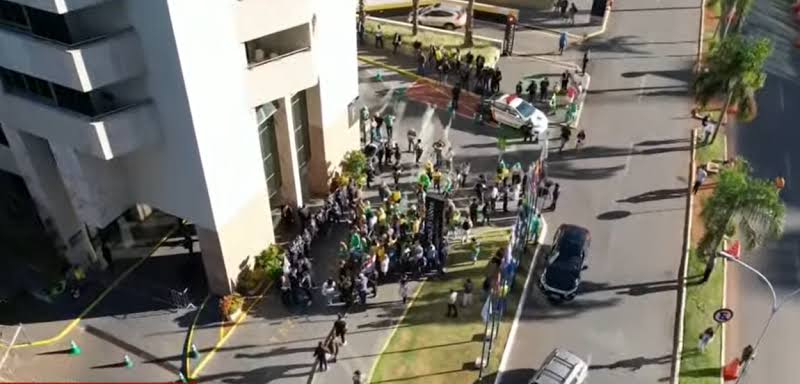 “FLOPOU” ; por Misael Nóbrega 