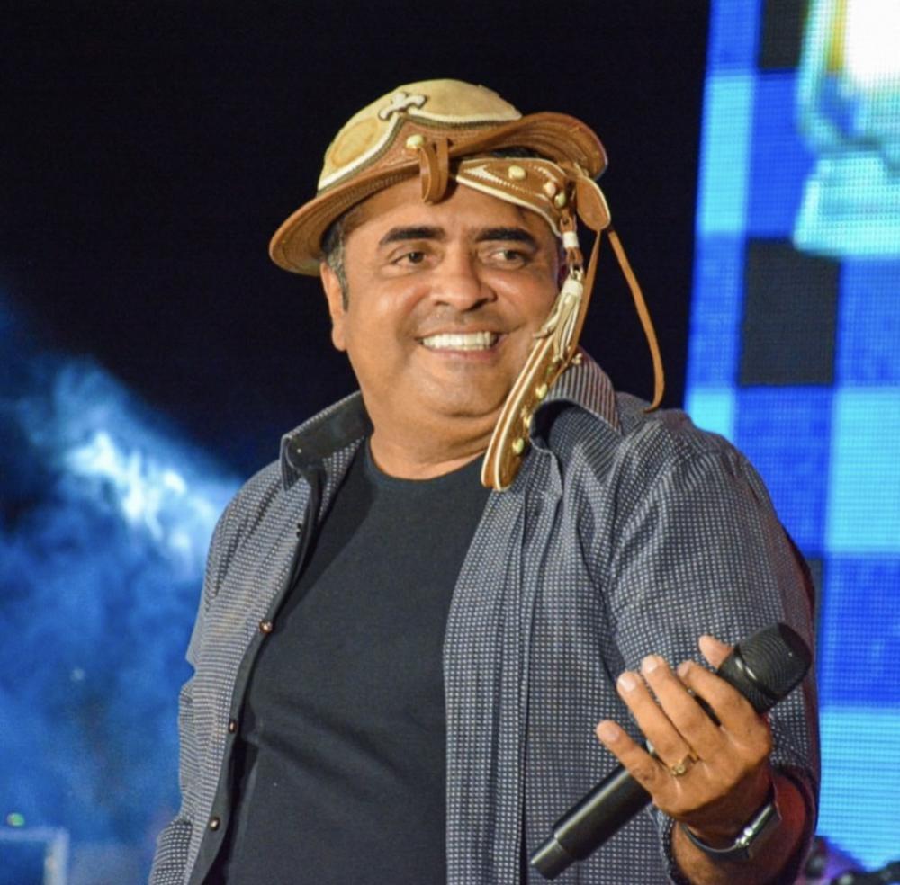 “Olha pro céu meu amor“: Filho de Pinto do Acordeon fará abertura do São João de Patos 2023 