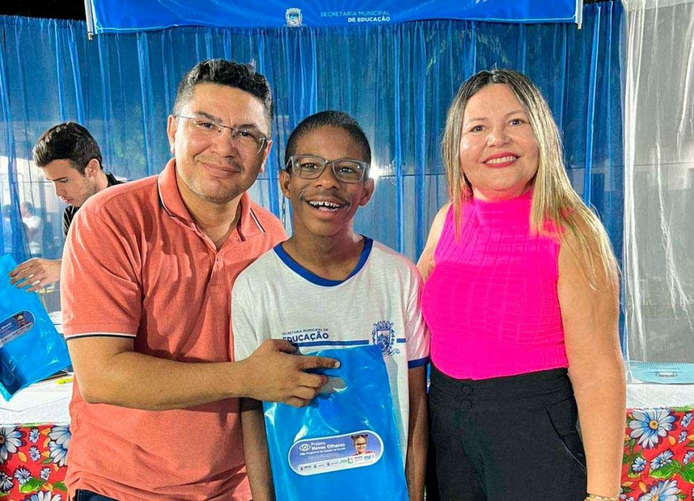 Projeto Novos Olhares entrega óculos gratuitos para alunos do CIEP I e supera a marca de 500 unidades entregues