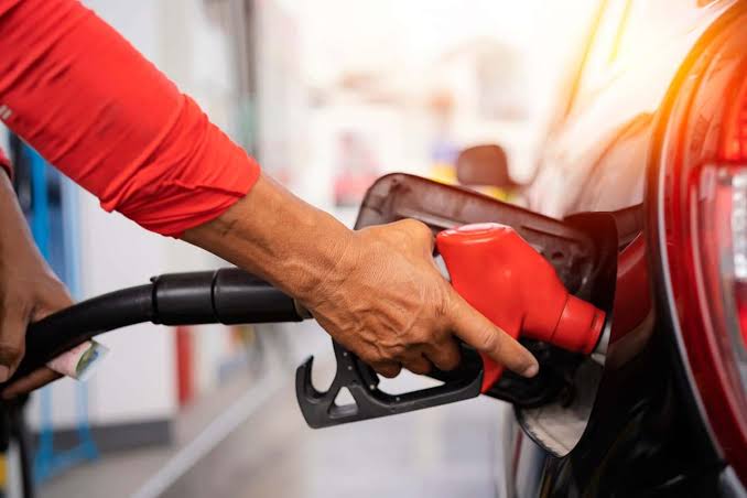 Procon/Patos verifica uma baixa no preço dos combustíveis após o anúncio da redução da gasolina e diesel