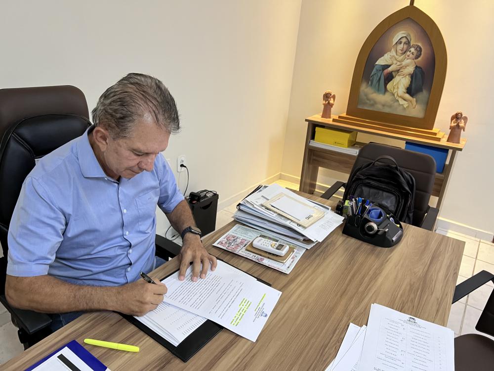 Prefeito Nabor sanciona lei para doação de terreno para construção do Hospital de Traumas do Sertão