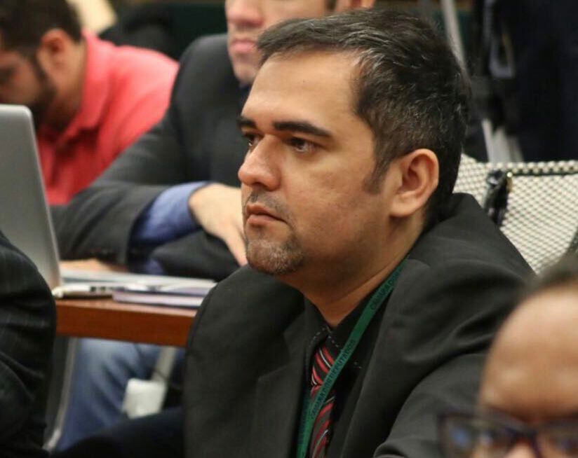 Secretário parlamentar, Gilclécio Lucena recebe presidente da UNAMEC em Brasília