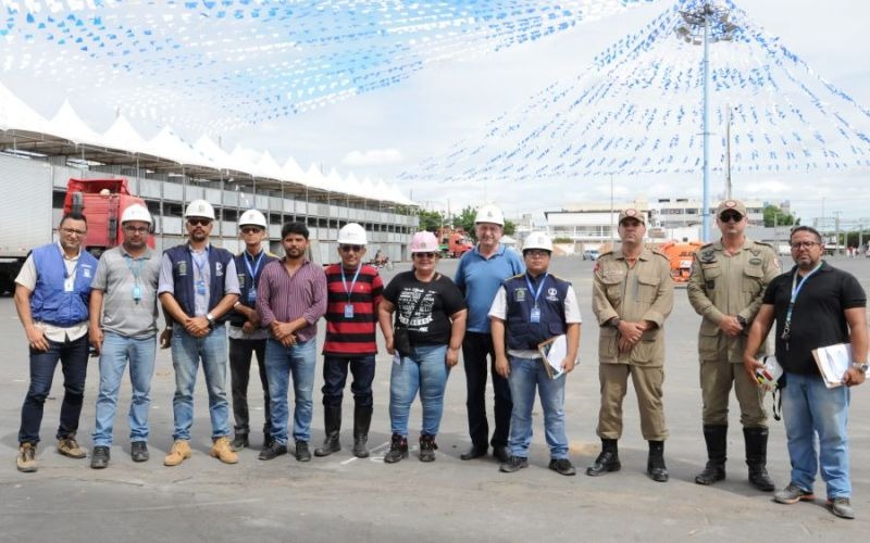 Comissão organizadora, órgãos de fiscalização e segurança inspecionam montagem de estruturas no Terreiro do Forró