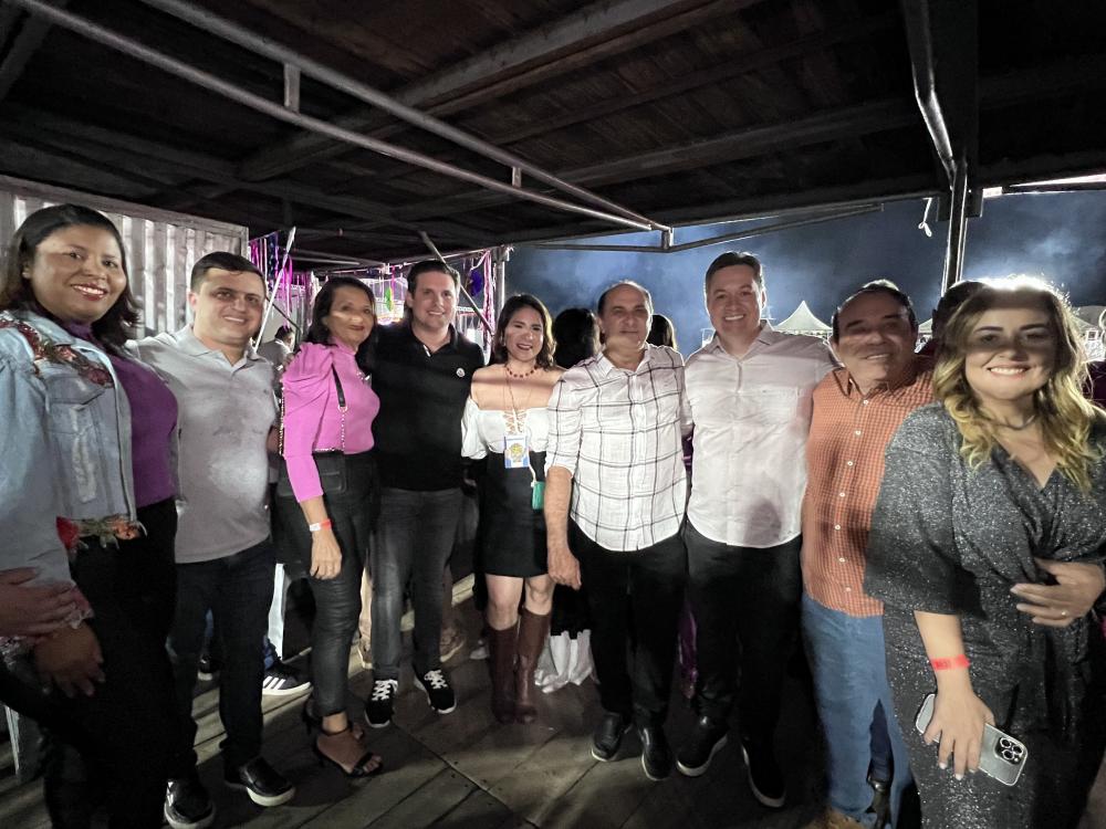 Na companhia de diversas lideranças políticas, Hugo Motta participa da abertura do São Pedro de Itaporanga-PB. Confira! 