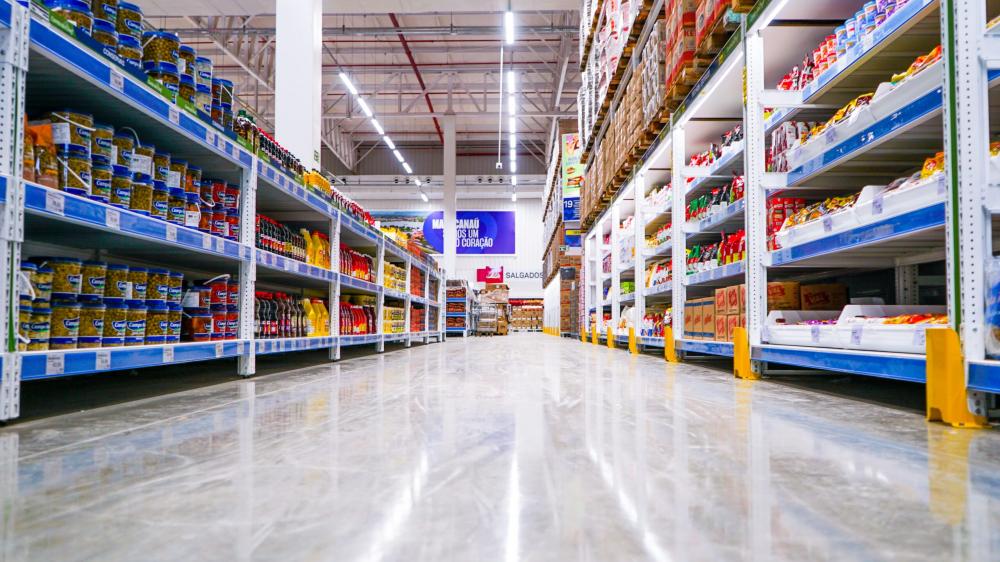 Rede de supermercados oferece mais de 100 vagas de emprego em Patos