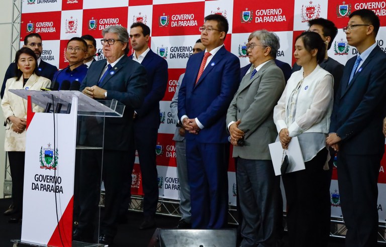 João Azevêdo anuncia instalação de fábrica chinesa de insulina na Paraíba para abastecer mercado nacional