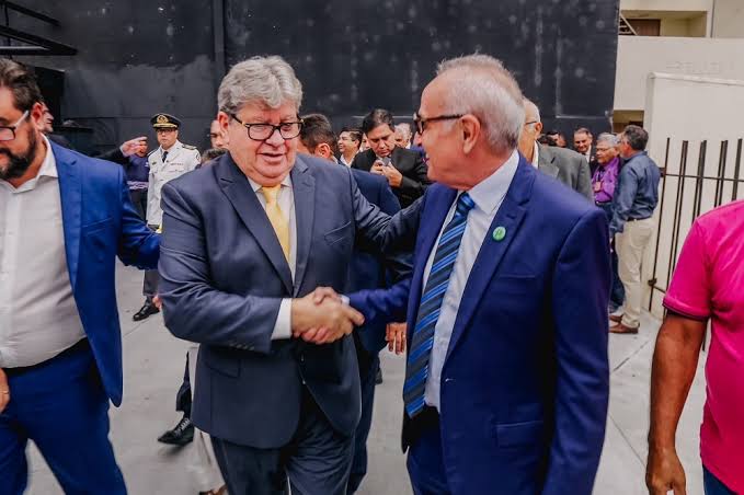 João Azevêdo põe fim a especulações e confirma apoio à reeleição de Cícero em 2024