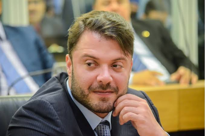 Em almoço, Caio Roberto oficializa adesão a João