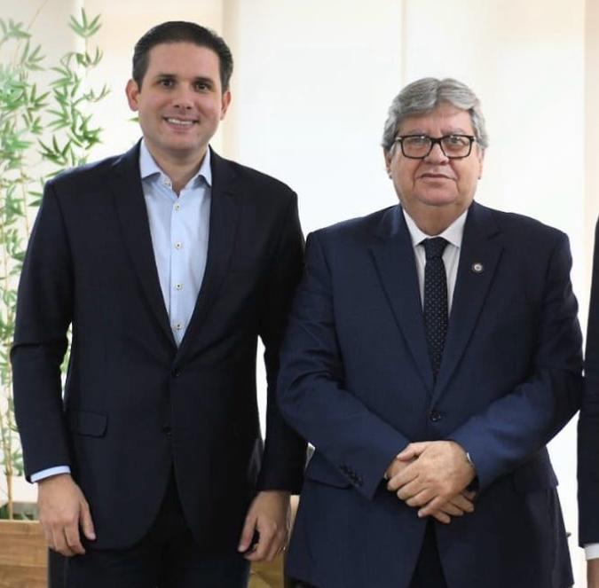 João Azevedo prevê Hugo Motta governador da Paraíba. Veja o vídeo !