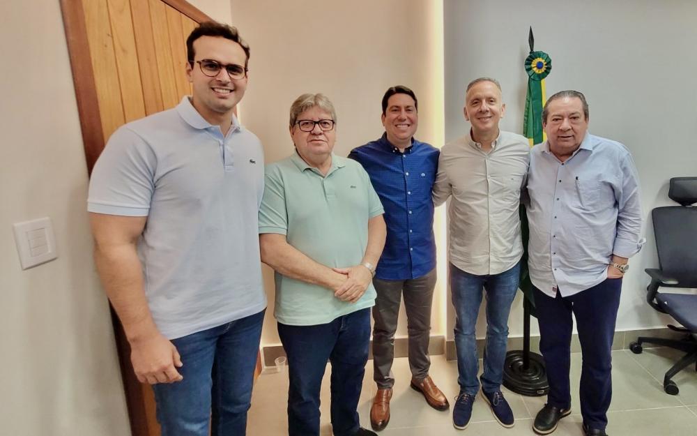 Em reunião líderes do PSB, PP e Republicanos selam aliança para as eleições de 2024 e 2026