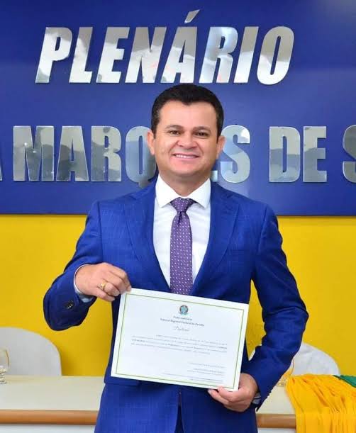 Com queda do FPM, prefeito reduz em 30% o próprio salário