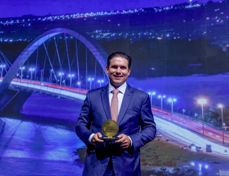 Hugo Motta é homenageado em evento notarial