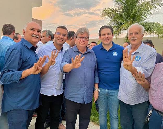 Deputado Hugo Motta anuncia filiação do prefeito e vice de Santa Luzia ao Republicanos 