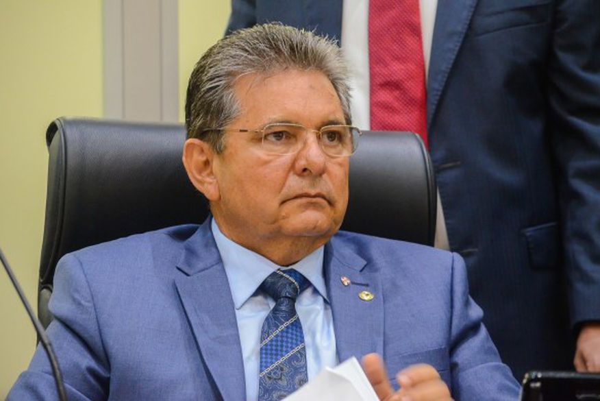 Adriano Galdino descarta ser vice de Lucas Ribeiro, mas cogita entrar na chapa se o candidato for Deusdete Queiroga