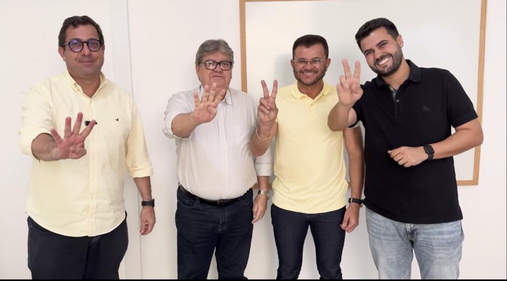 Acompanhado do governador João Azevedo, prefeito de Tavares, Coco de Odálio, se filia ao PSB para disputar a reeleição 