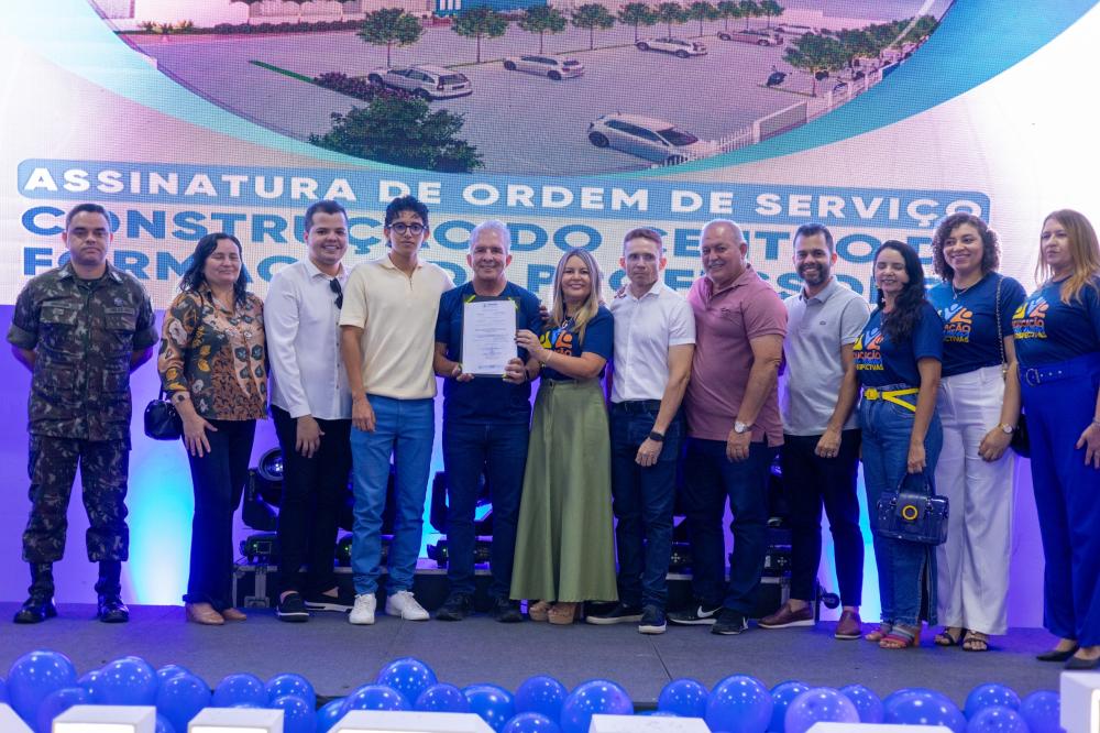 Prefeito Nabor assina ordem de serviço para construção do Centro de Formação de Professores que levará o nome de Dinaldo Wanderley 