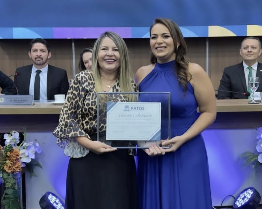 Secretária de Educação de Patos é agraciada com “Voto de Aplausos” da Câmara de Vereadores 