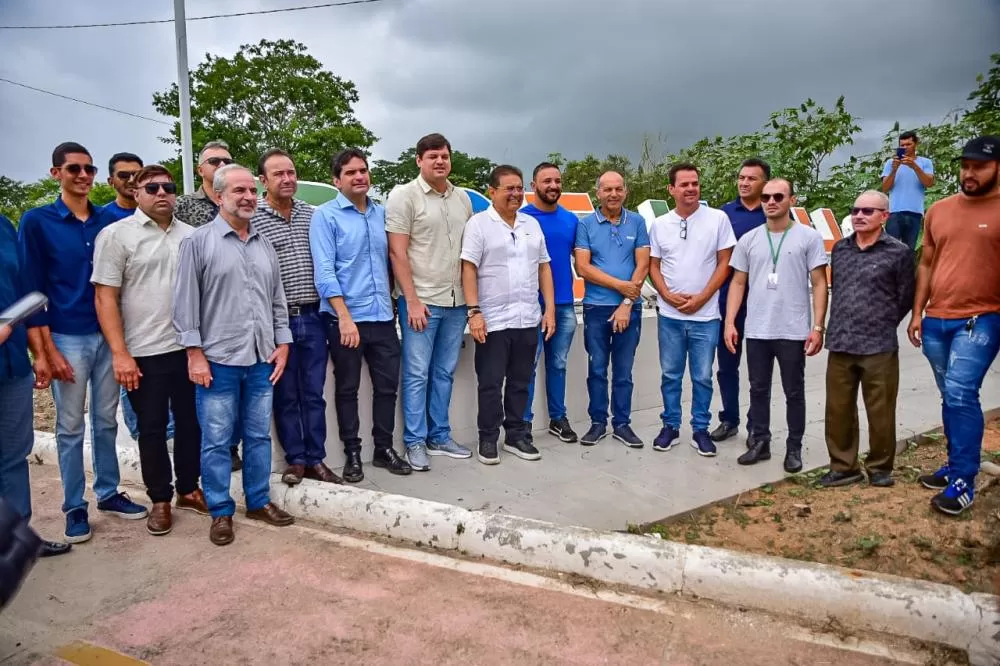 Deputados inspecionam obras da Adutora do Pajeú em Teixeira