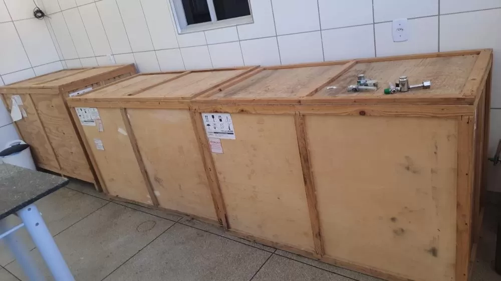 DESCASO COM A SAÚDE : Gerador e equipamentos para o Hospital de Tavares ficam abandonados e em desuso pela atual gestão