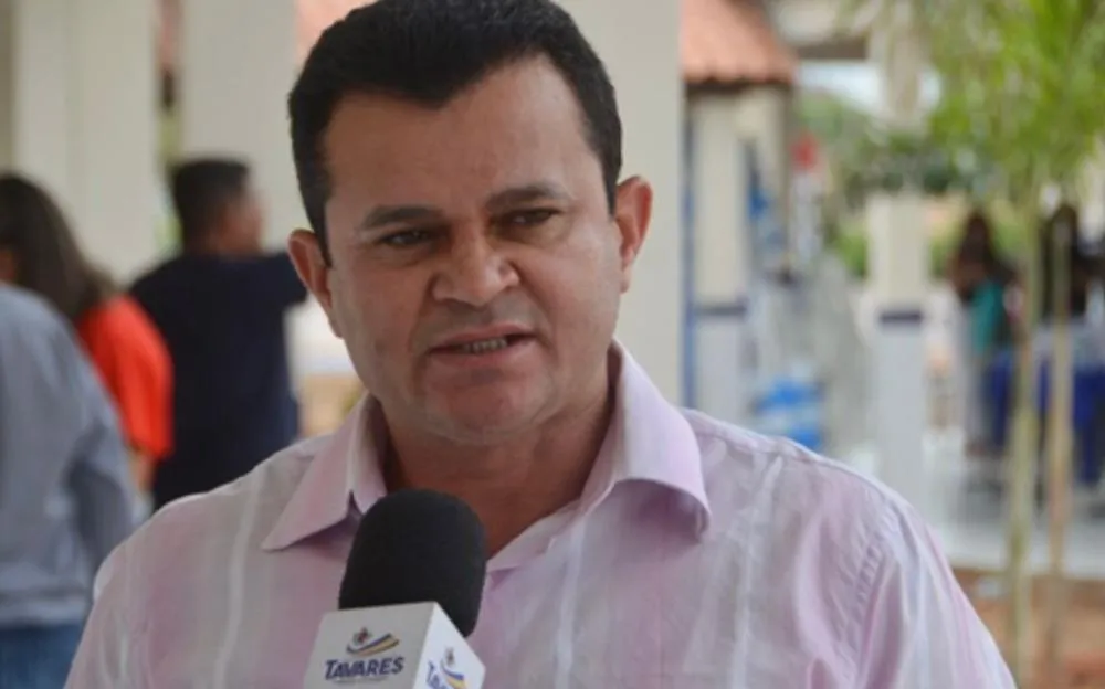 Prefeito de Tavares estoura folha, não paga piso salarial nem previdência dos servidores