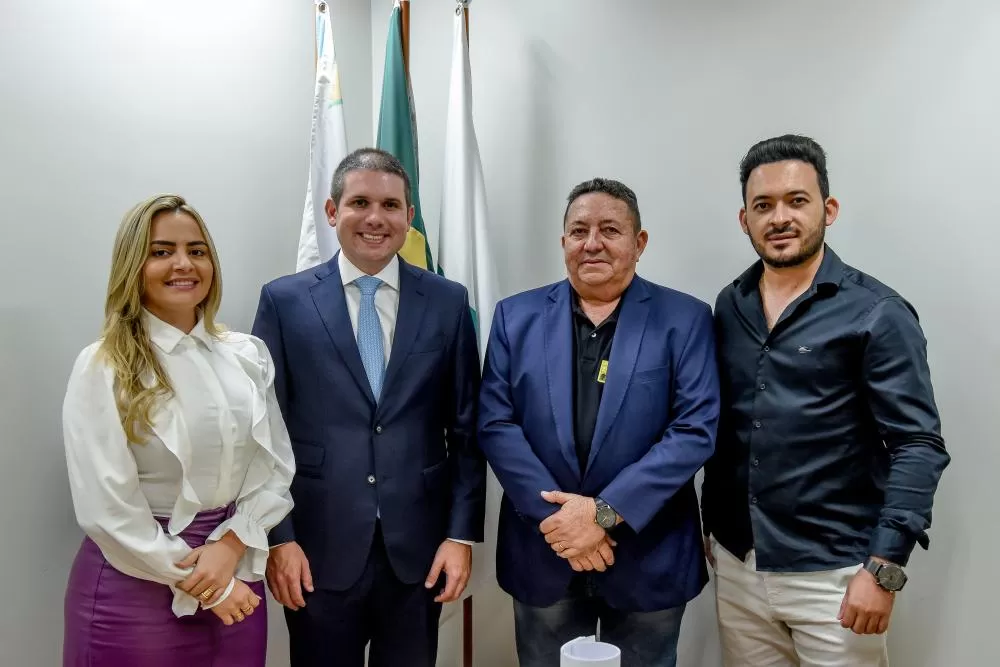 Na companhia do prefeito Dedé, Paloma Kenned participou da XXV Marcha dos Prefeitos em Brasília 