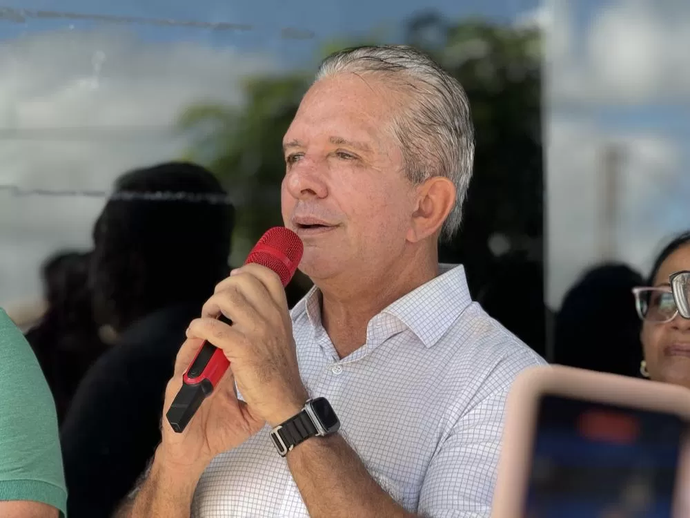 Prefeito de Patos anuncia antecipação de pagamento da primeira parcela do 13º