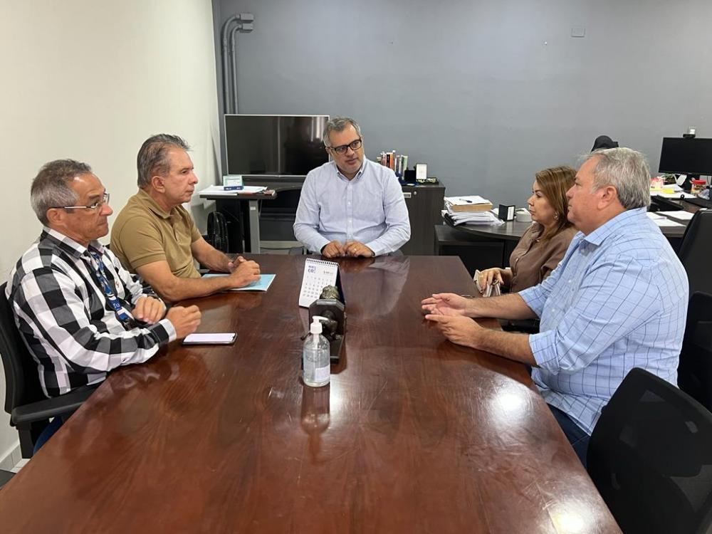 Na companhia da prefeita Cláudia, Nabor solicita ao DNIT lombadas eletrônicas na BR-230 que dá acesso a Quixaba 