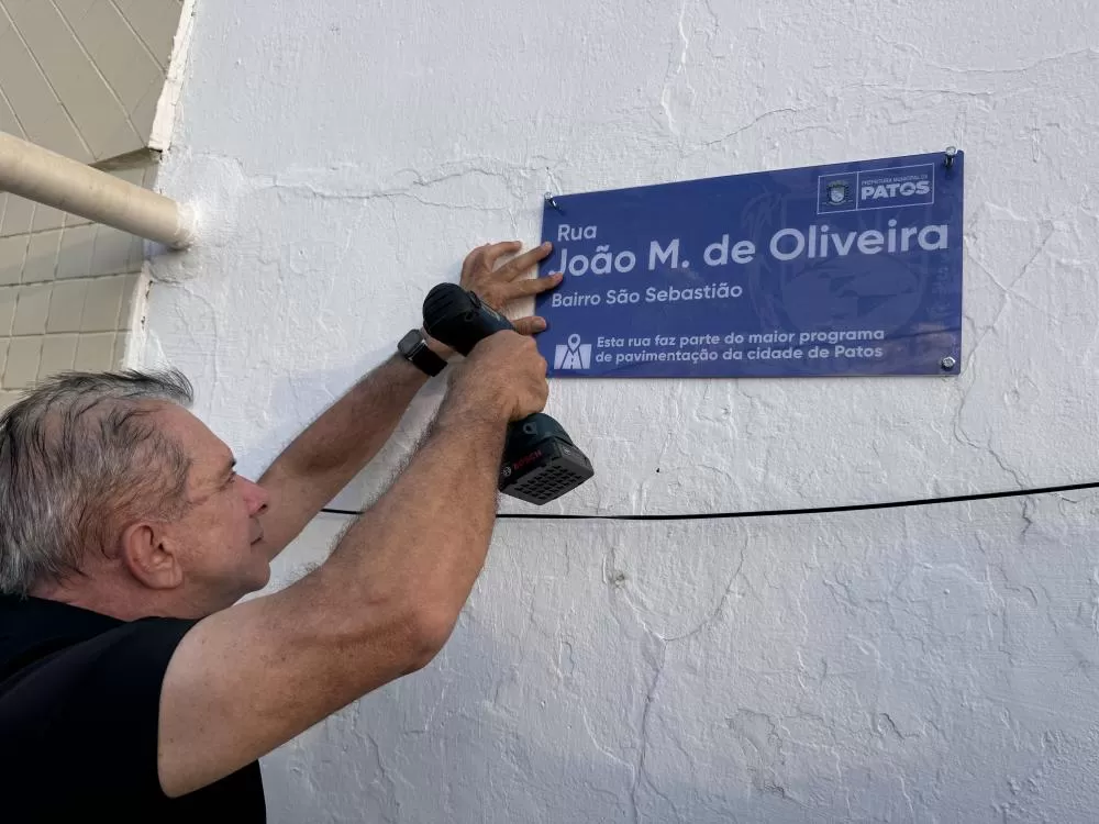 Prefeitura de Patos entrega 7 novas ruas calçadas no bairro São Sebastião. Já são 11 ruas entregues em pouco mais de 30 dias 