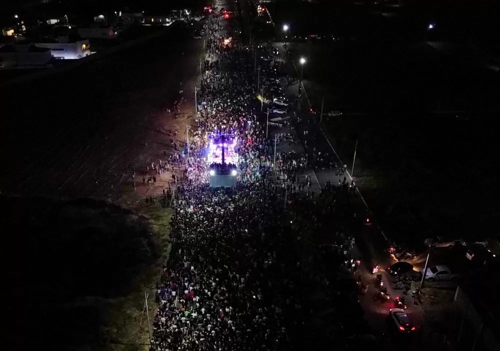 Henry Freitas reúne multidão em Patos para comemorar a reeleição de Nabor Wanderley e Professor Jacob