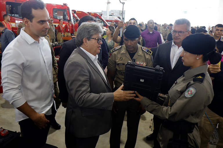 João Azevêdo entrega viaturas e equipamentos para as Forças de Segurança com investimentos de R$ 21 milhões