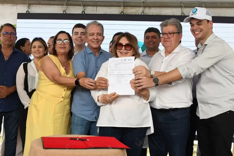 João Azevêdo autoriza reforma e ampliação de hospitais e inspeciona obras de construção do Trauma do Sertão, em Patos