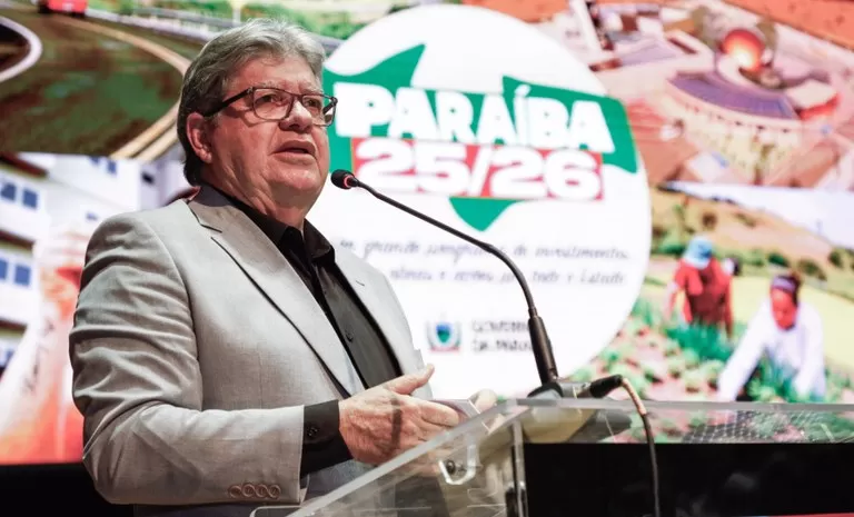 João Azevêdo anuncia reajuste salarial para servidores, aposentados e pensionistas