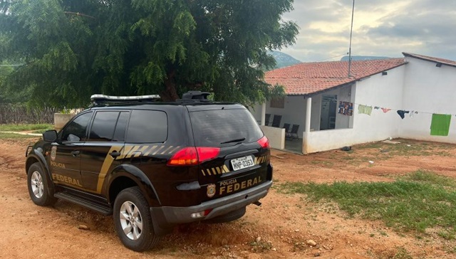 Prefeito, vice-prefeita e quatro vereadores são alvos da PF por compra de votos 